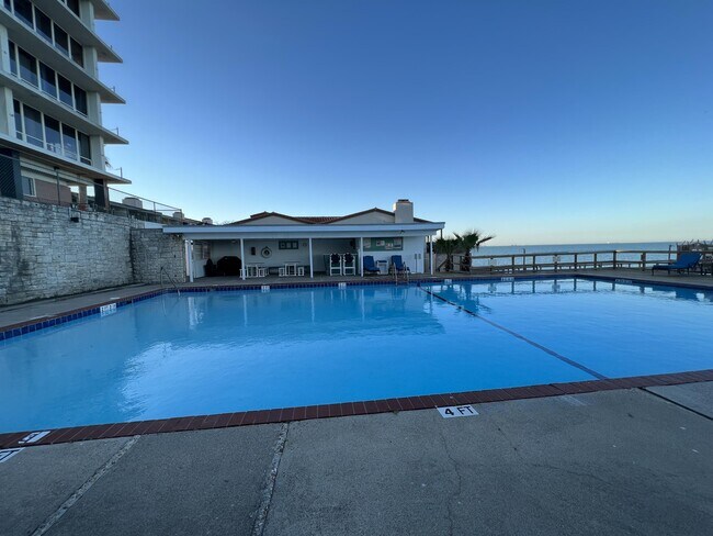Building Photo - 4302 Ocean Dr