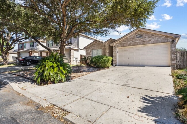 Building Photo - Well-Maintained 3-Bedroom Home – Ideal for Students & Professionals!