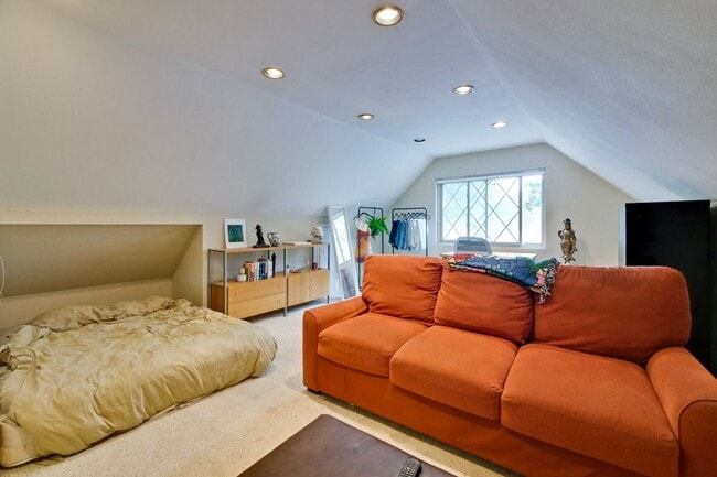 Building Photo - Amazing Midtown Home on a Quiet Cul-de-sac.