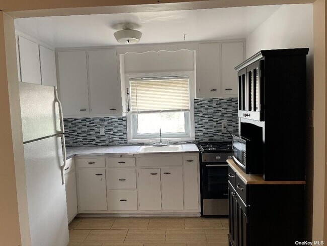 Building Photo - 624 E Walnut St