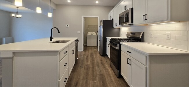 Building Photo - 1213 Ayla Ave