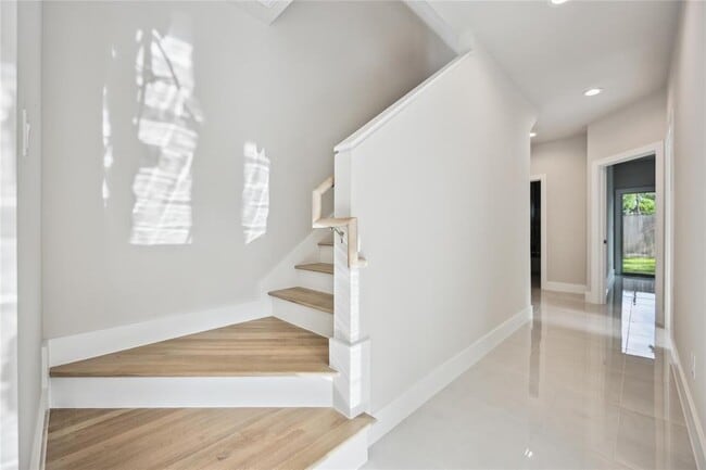 Building Photo - 5314 Suez St