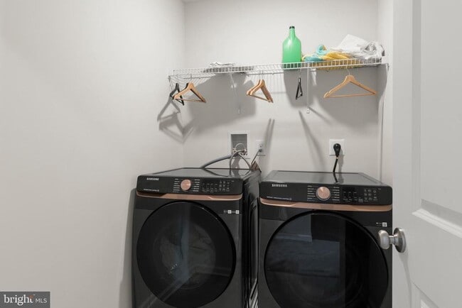 Building Photo - 14 Lilac Cir