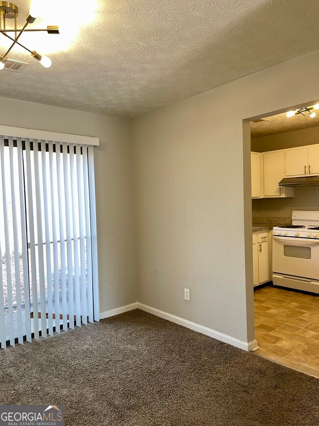 Building Photo - 945 Silverwood Dr