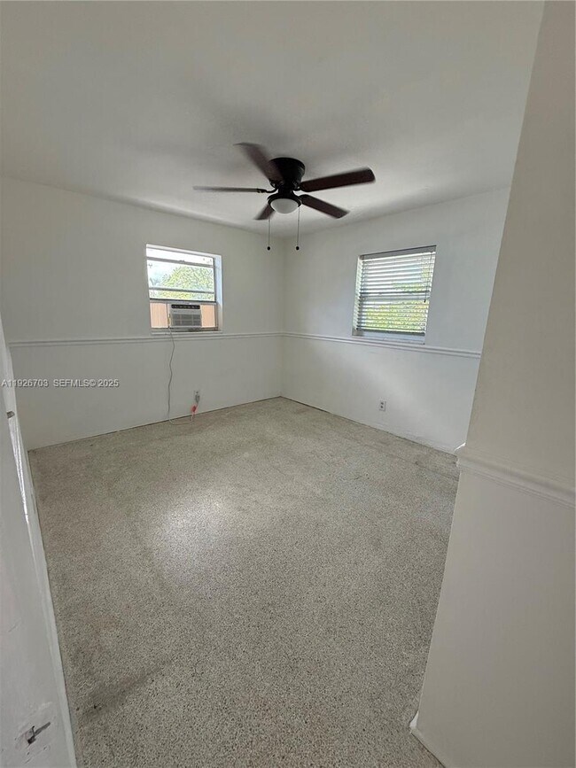 Building Photo - 519 SW 27th Ave