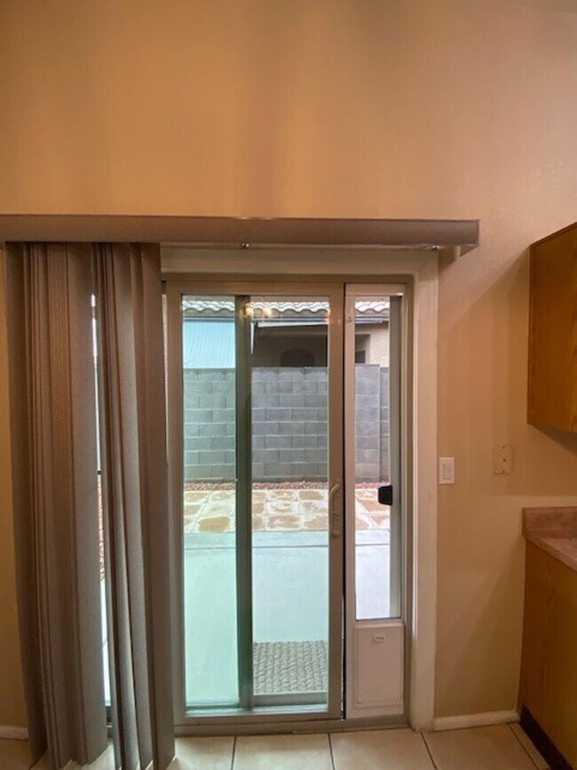 Building Photo - Beautiful 3-Bedroom Home with Vaulted Ceilings & Private Fenced Yard