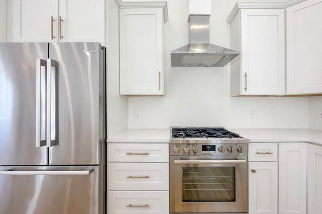 Building Photo - 261 Main St