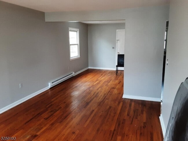 Building Photo - 303 Perry Ave