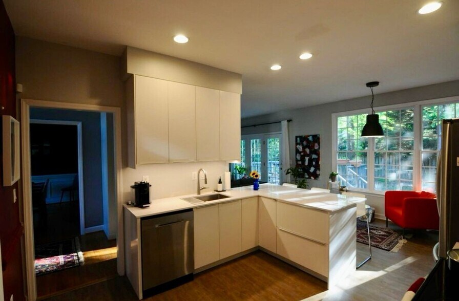 Building Photo - 8006 Crenshaw Ln