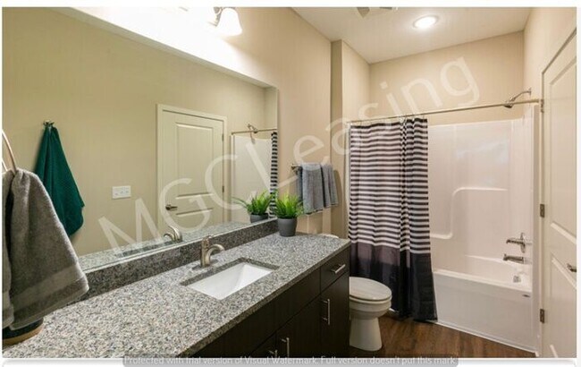 Building Photo - Brighton Crossing Apartments 1st Floor Large Apartment Available