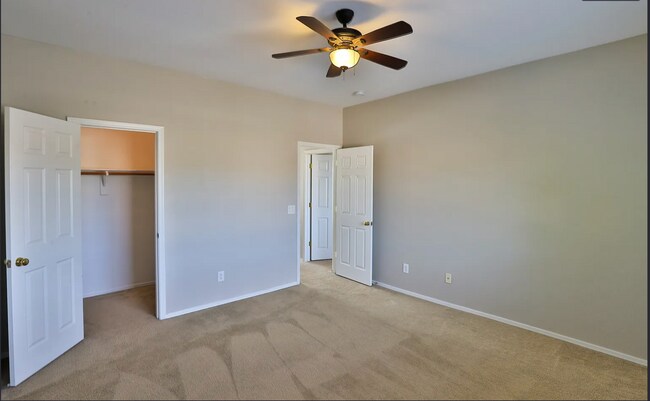 Building Photo - Spacious 6-Bedroom Home in Rovey Farm Estates