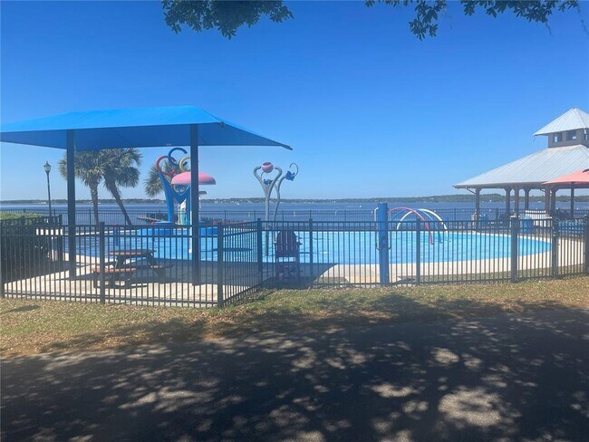 Building Photo - 456 W Minneola Ave