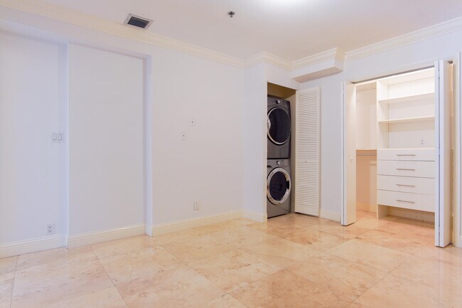 Building Photo - 251 Crandon Blvd