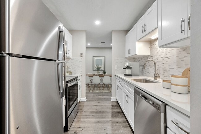 Building Photo - 20 Brookside Ave