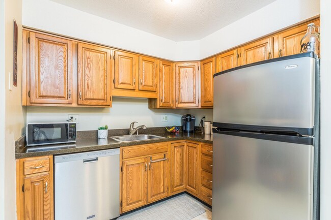 Building Photo - 608 Springbrook Cir