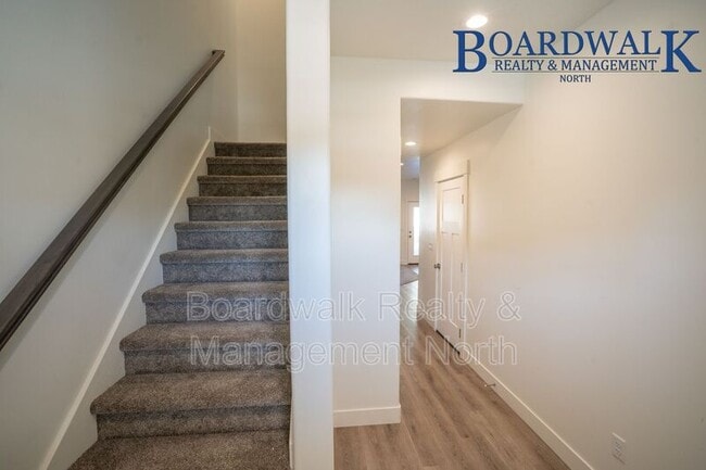Building Photo - 440 1625 N