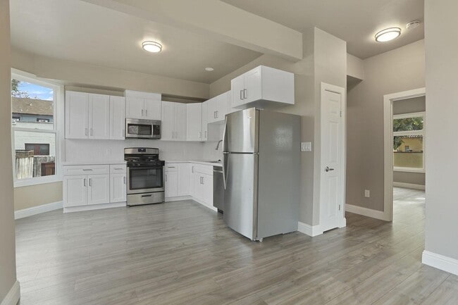 Newly renovated kitchen - 498 S 5th St