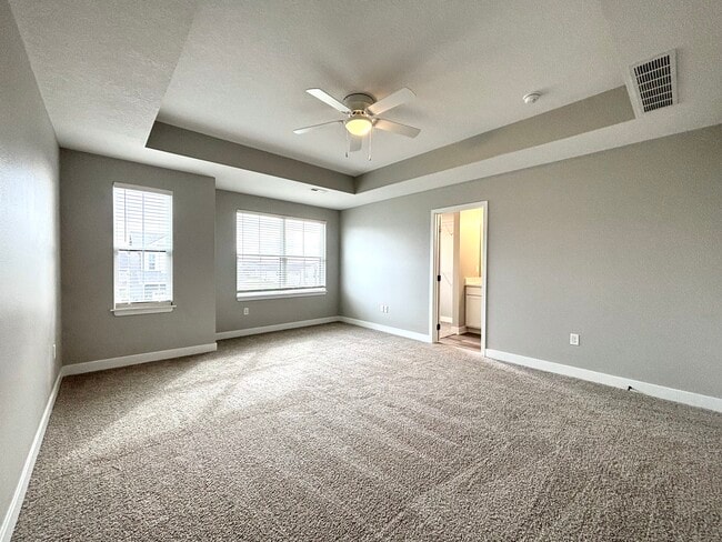 Building Photo - 1502 NE Savana Dr