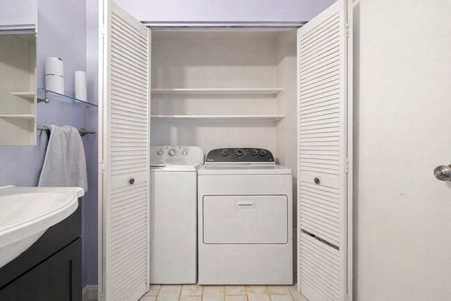 Building Photo - 5 Thoreau Ct