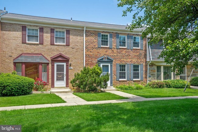 Building Photo - 8032 Lakecrest Dr