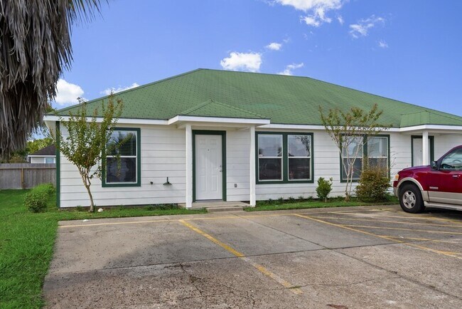 Building Photo - 2136 Saint Lucia Calle