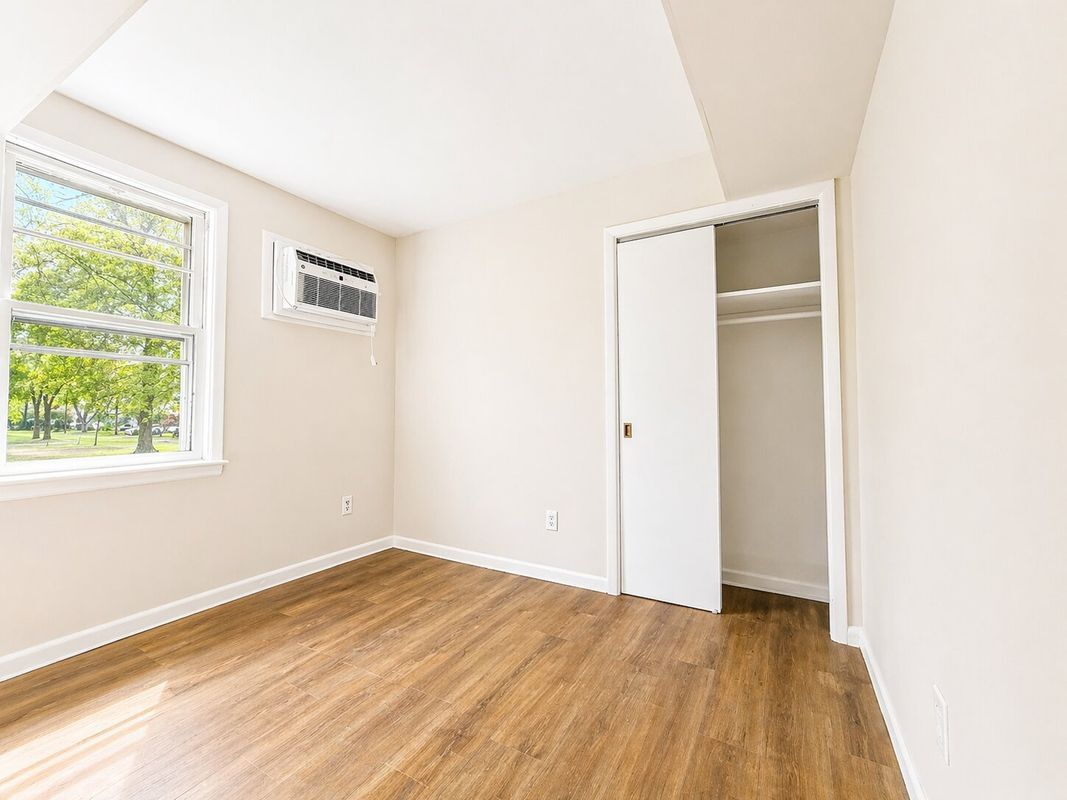 Building Photo - 161 Lincoln Ave