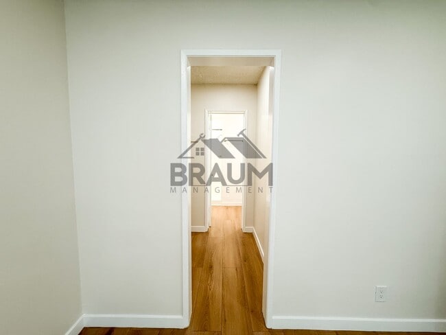 Building Photo - 6039 Whitsett Ave