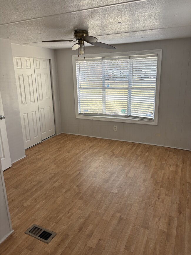 Building Photo - 559 Wancy Cir