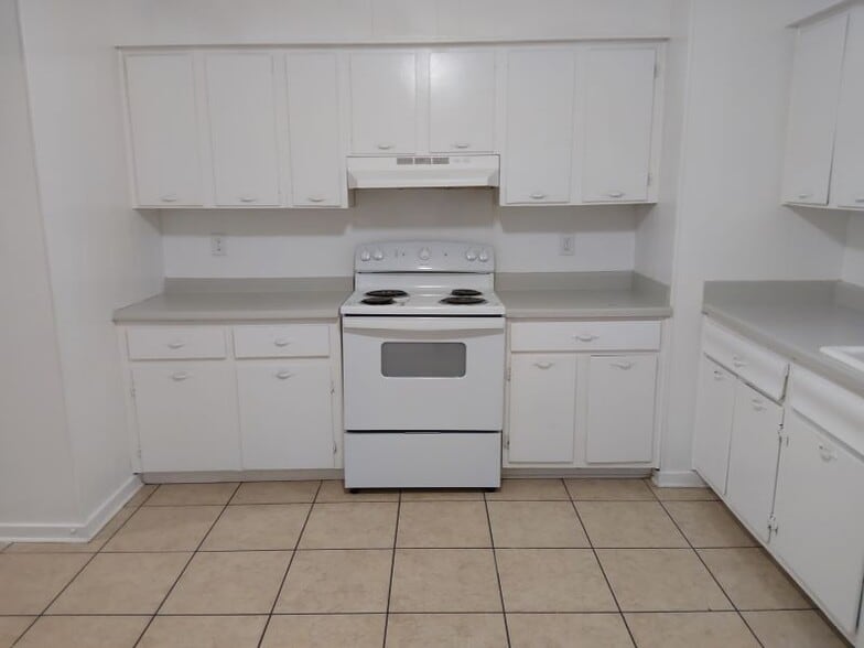 Building Photo - 3608 Meadowlark Dr