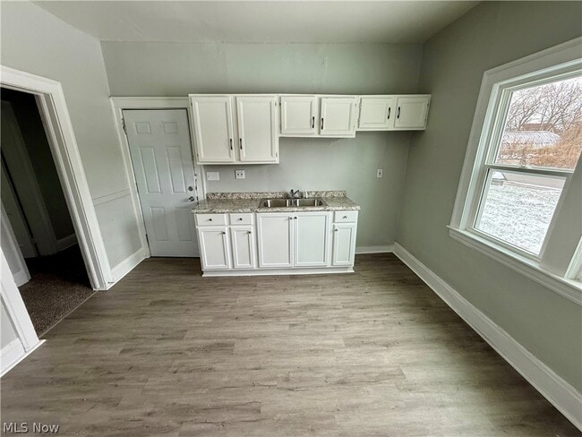 Building Photo - 9215 Yale Ave