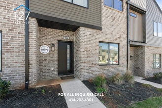 Building Photo - 3BR Townhome – Modern Amenities, Great Location!