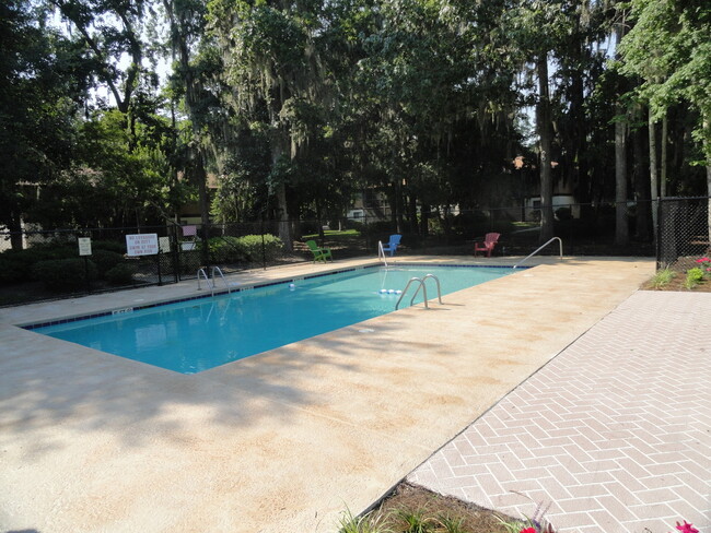 Building Photo - *MUST SEE* Southside Condo with Pool