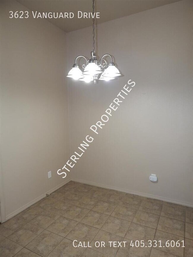 Building Photo - 3623 Vanguard Dr