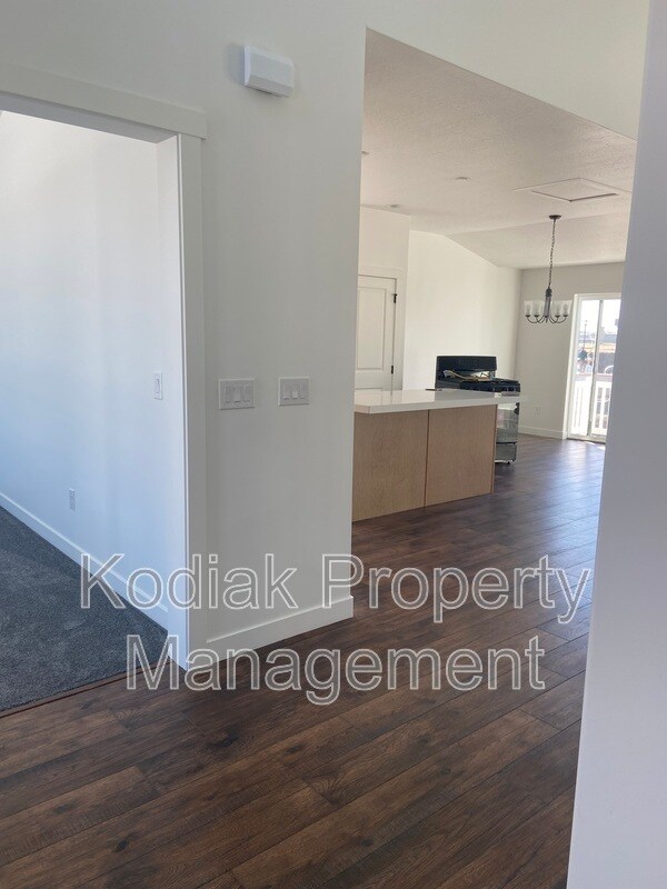 Building Photo - 1439 W Stable St