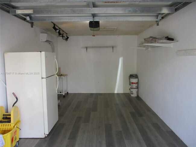 Building Photo - 10832 SW 72nd St