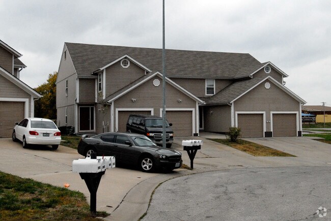Primary Photo - Deer Wood Estates Town Homes