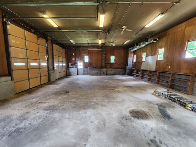 Building Photo - 426 S County Trail
