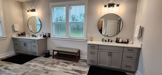 Building Photo - Serene Lowcountry Pondside Home!