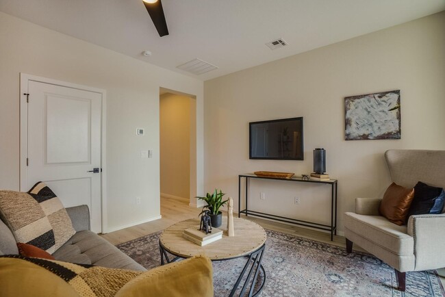 Building Photo - New Townhome in the Far NE Heights