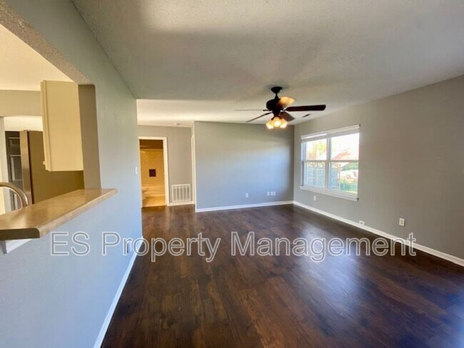 Building Photo - 4028 Dogwood Ln