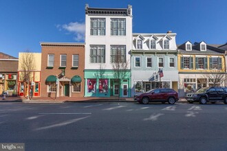 Building Photo - 809 Caroline St