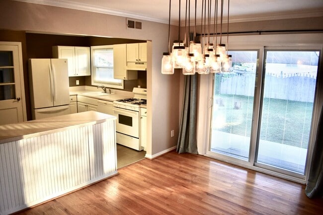 Building Photo - Updated 3 bedroom home in Norfolk