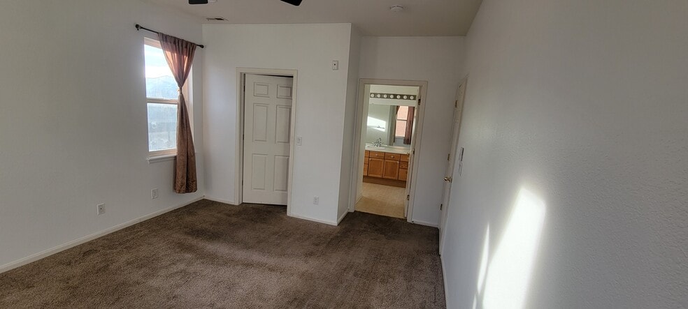 Building Photo - 14353 E 1st Dr