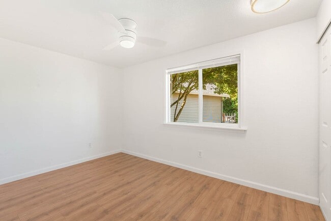 Building Photo - 16721 6th Ave SE