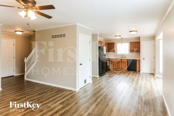 Building Photo - 546 White Fence Dr