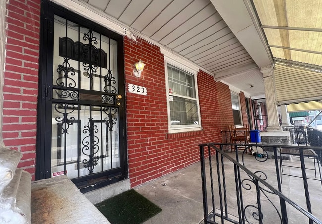 Primary Photo - 323 N Redfield St