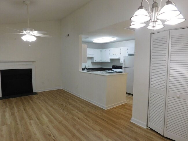 Building Photo - 1522 College Way