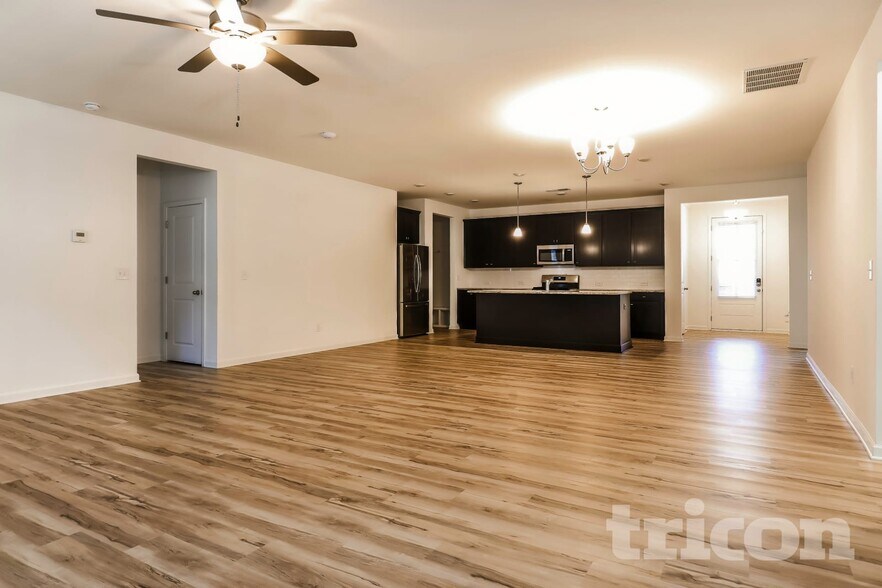 Building Photo - 173 Everett Sq