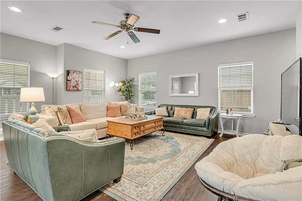 Building Photo - 410 Montclair Ave