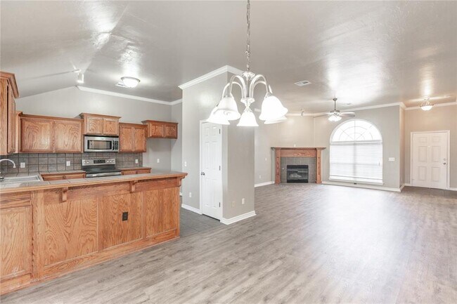 Building Photo - 8016 Breezewood Dr